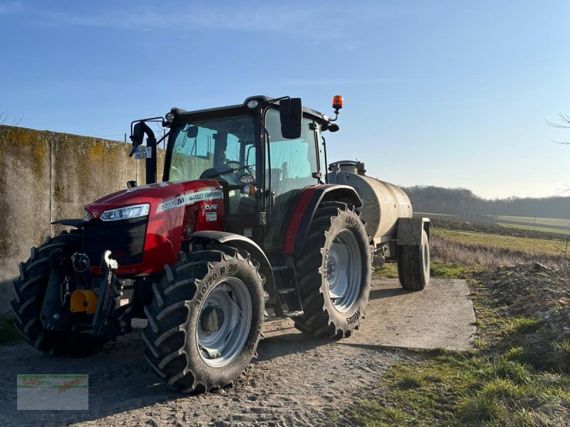 Traktor des Typs Massey Ferguson 5711, Gebrauchtmaschine in Ingelfingen-Stachenhausen (Bild 1)