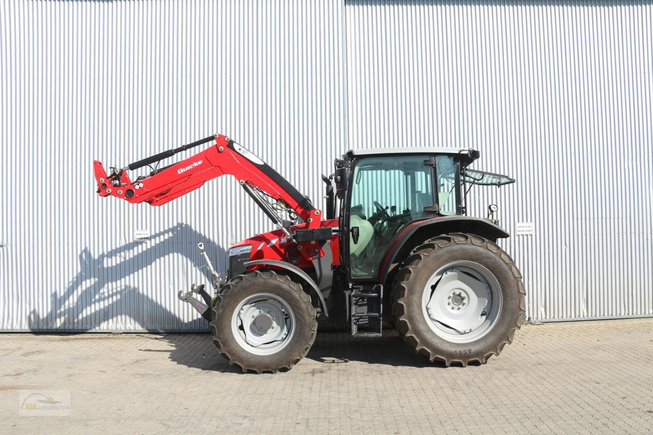 Traktor des Typs Massey Ferguson 5711, Gebrauchtmaschine in Pfreimd (Bild 2)