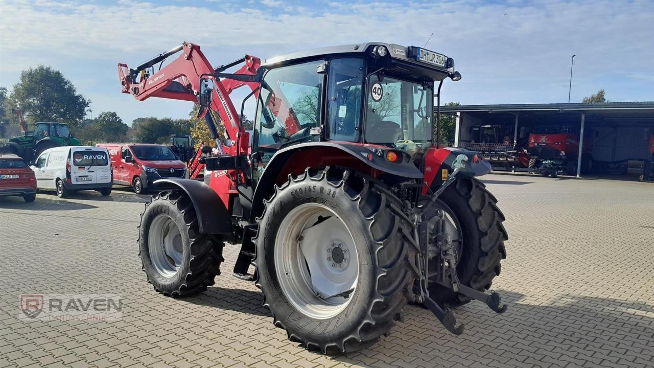 Traktor of the type Massey Ferguson 5711M Cab 4WD Dyna-4, Vorführmaschine in Sulingen (Picture 3)