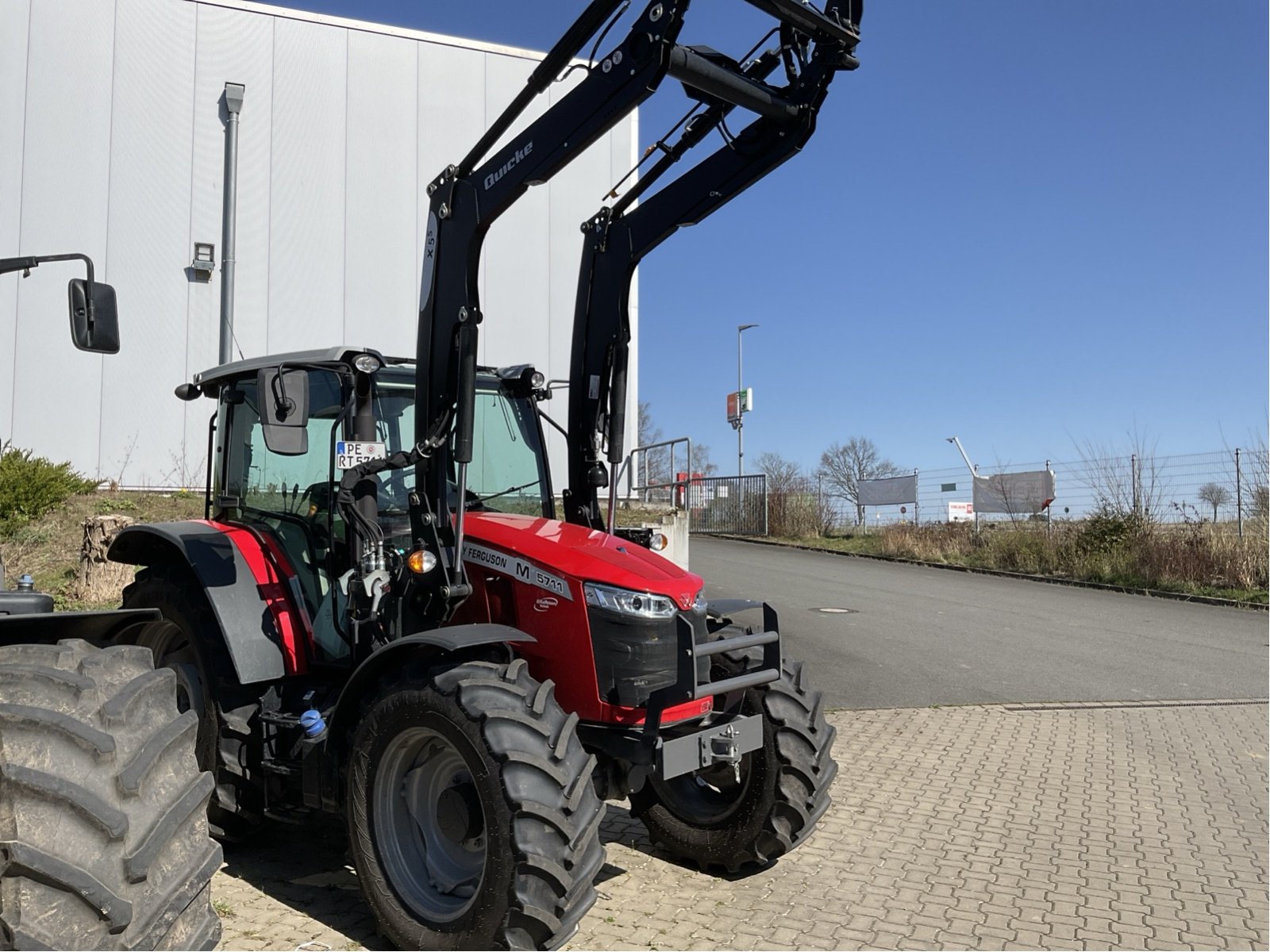 Traktor typu Massey Ferguson 5711M Dyna-4 Cab ESSENTIAL, Gebrauchtmaschine w Voitze (Zdjęcie 1)