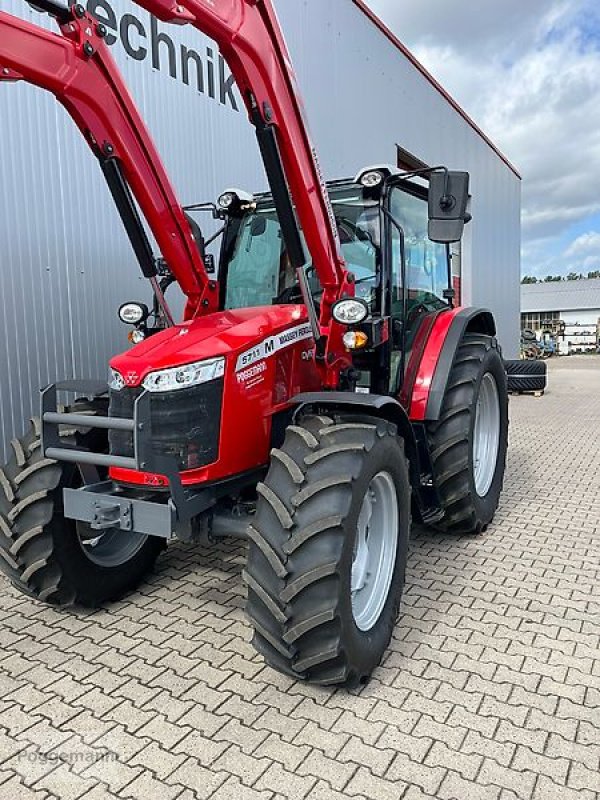 Traktor des Typs Massey Ferguson 5711M, Vorführmaschine in Bad Iburg - Sentrup (Bild 7)