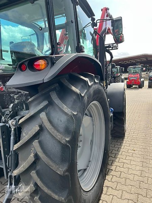 Traktor des Typs Massey Ferguson 5711M, Vorführmaschine in Bad Iburg - Sentrup (Bild 15)