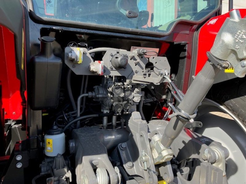 Traktor typu Massey Ferguson 5712 M 4WD Cab Essential, Neumaschine w Aschara (Zdjęcie 7)