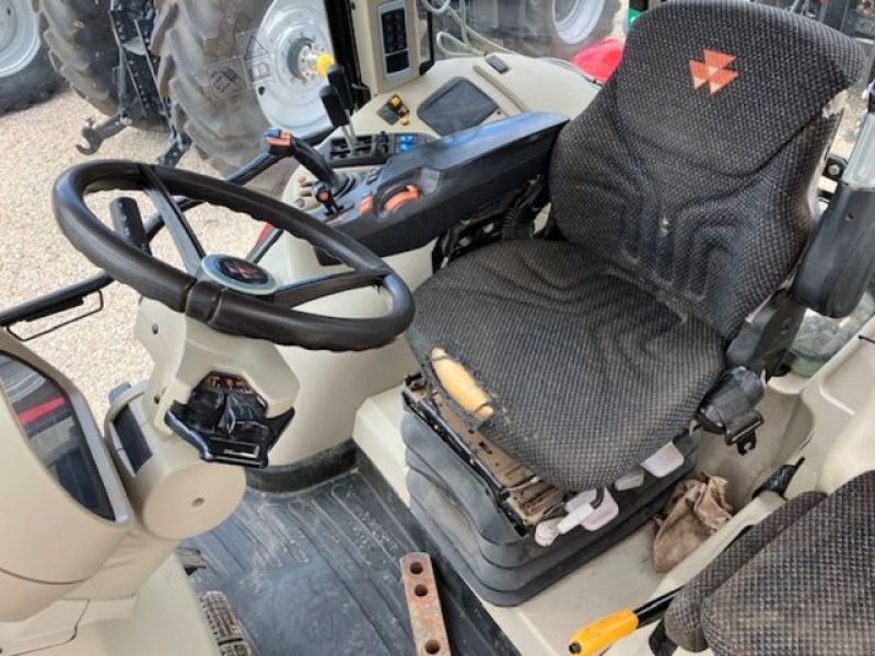 Traktor от тип Massey Ferguson 5712 S D 6 EFFICIENT, Gebrauchtmaschine в POUSSAY (Снимка 5)