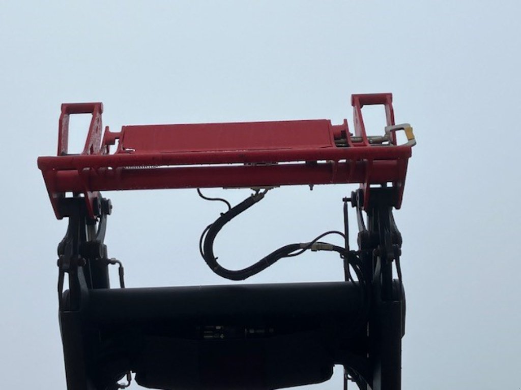 Traktor от тип Massey Ferguson 5712 S D 6 EFFICIENT, Gebrauchtmaschine в POUSSAY (Снимка 10)