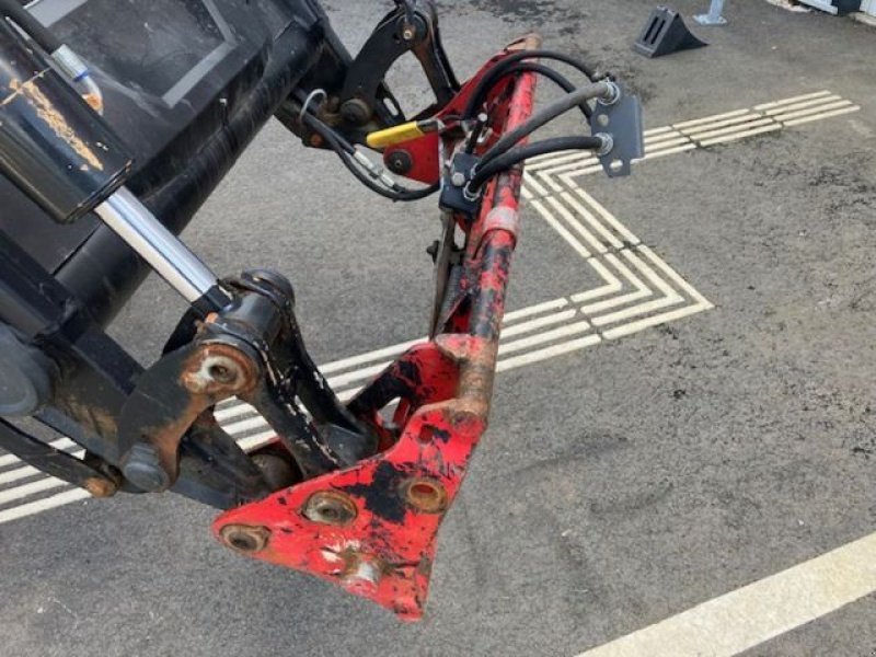 Traktor от тип Massey Ferguson 5712 S D 6 EFFICIENT, Gebrauchtmaschine в POUSSAY (Снимка 9)