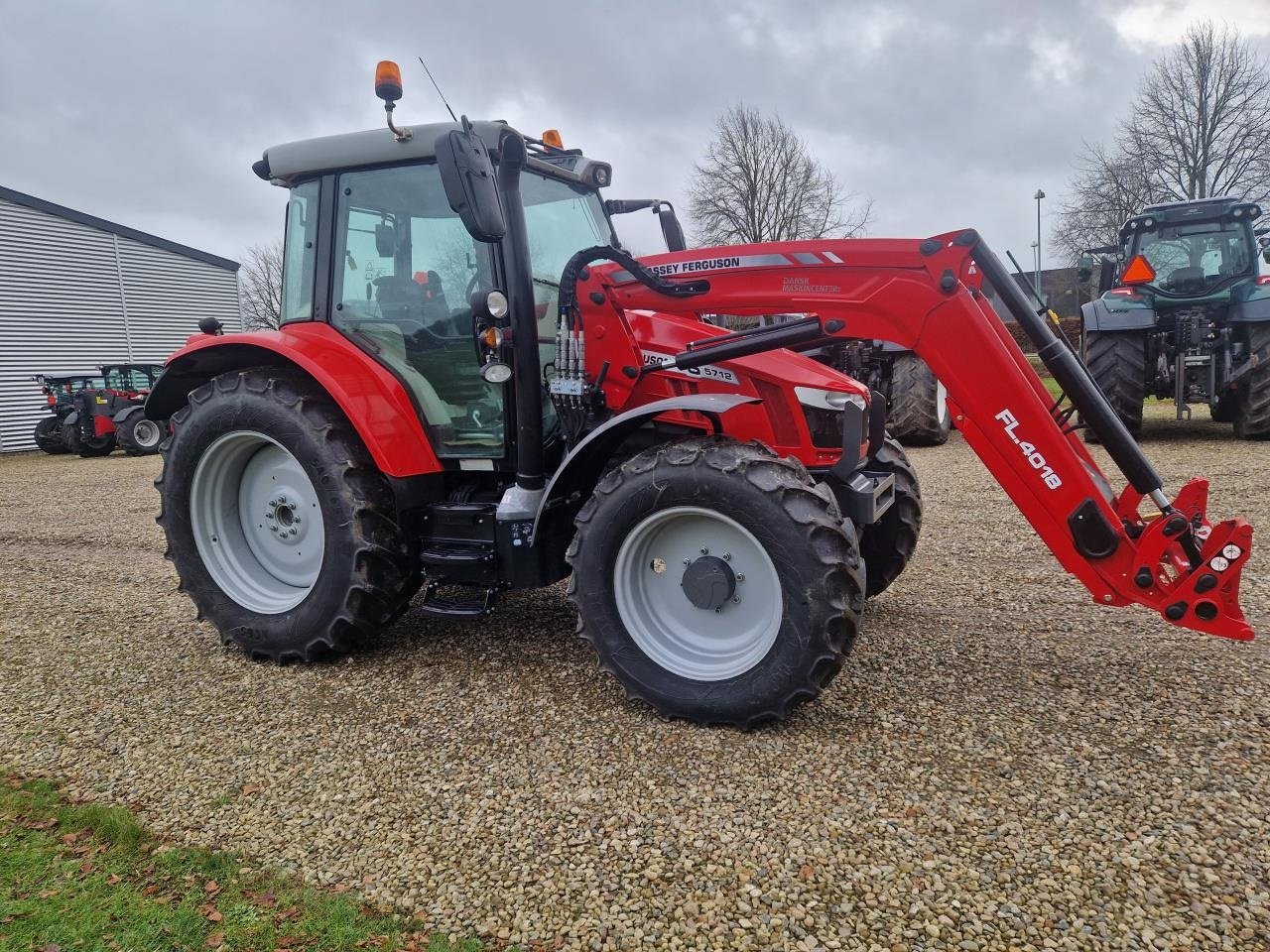 Traktor типа Massey Ferguson 5712S DYNA 4, Gebrauchtmaschine в Jelling (Фотография 3)