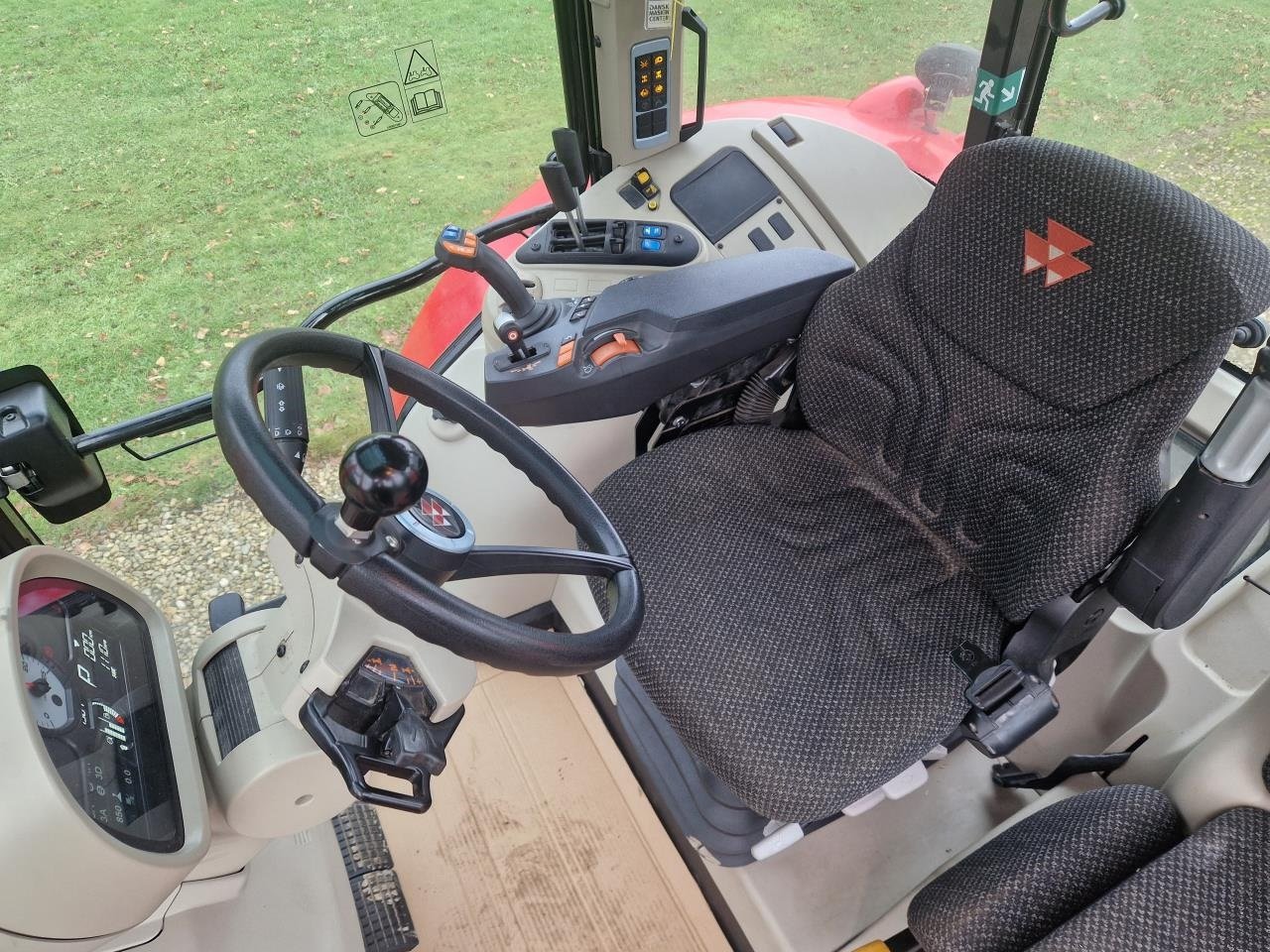 Traktor типа Massey Ferguson 5712S DYNA 4, Gebrauchtmaschine в Jelling (Фотография 7)