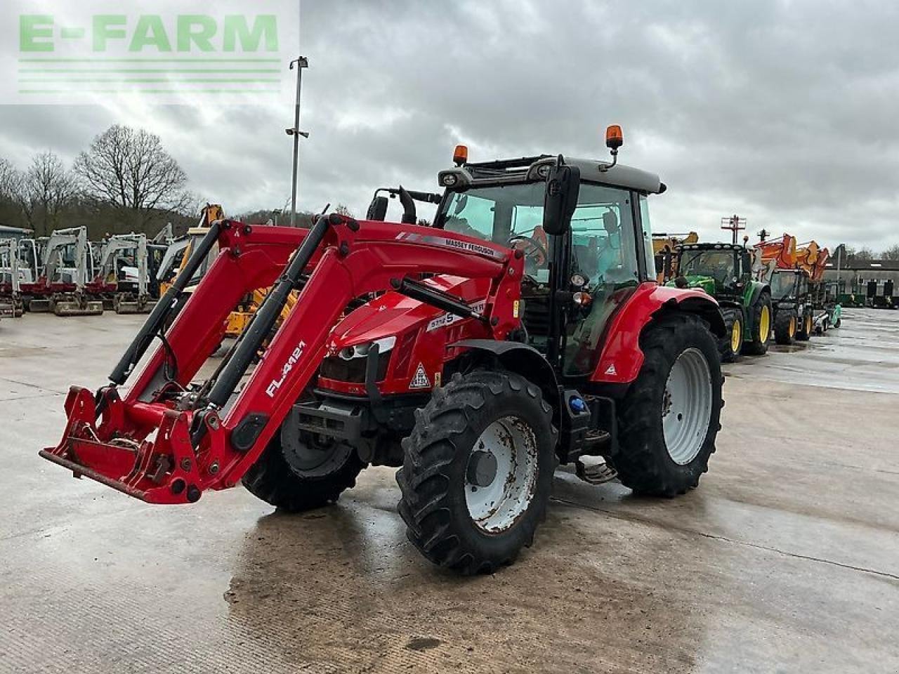 Traktor от тип Massey Ferguson 5712s dyna4 tractor (st25521), Gebrauchtmaschine в SHAFTESBURY (Снимка 7)