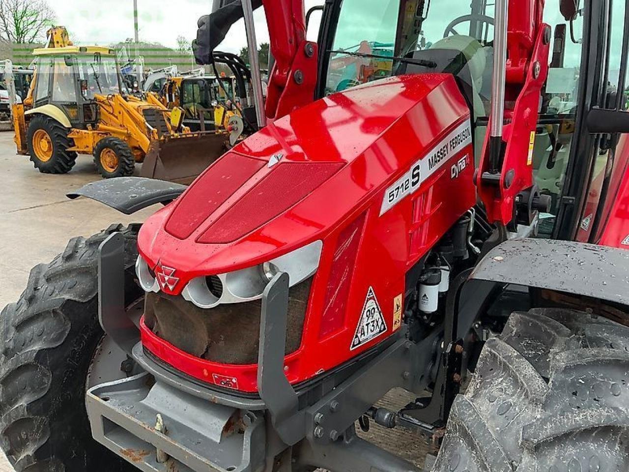Traktor от тип Massey Ferguson 5712s dyna4 tractor (st25521), Gebrauchtmaschine в SHAFTESBURY (Снимка 17)
