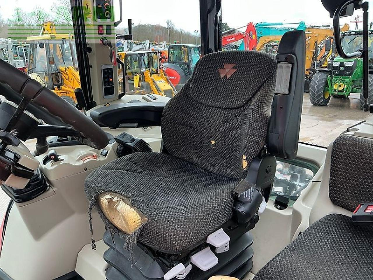 Traktor от тип Massey Ferguson 5712s dyna4 tractor (st25521), Gebrauchtmaschine в SHAFTESBURY (Снимка 20)