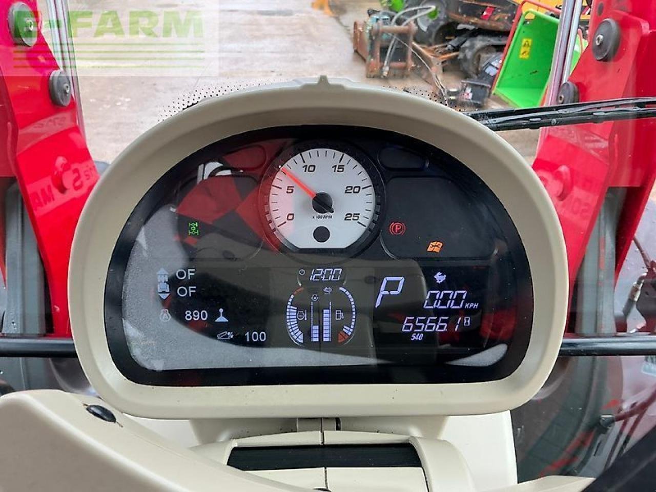 Traktor от тип Massey Ferguson 5712s dyna4 tractor (st25521), Gebrauchtmaschine в SHAFTESBURY (Снимка 22)