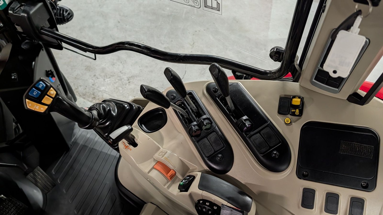 Traktor des Typs Massey Ferguson 5712S, Gebrauchtmaschine in Ølen (Bild 15)