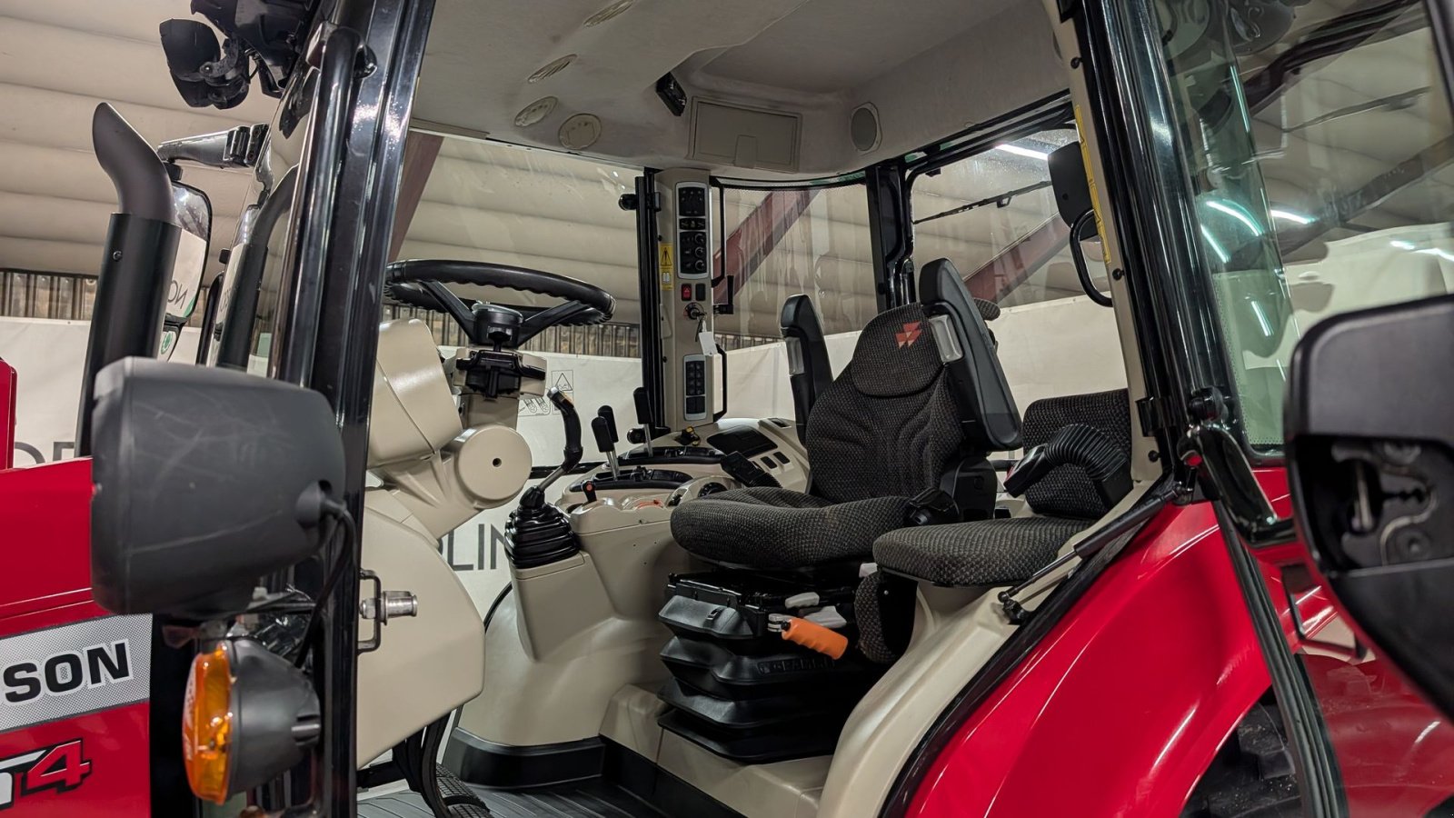 Traktor des Typs Massey Ferguson 5712S, Gebrauchtmaschine in Ølen (Bild 13)