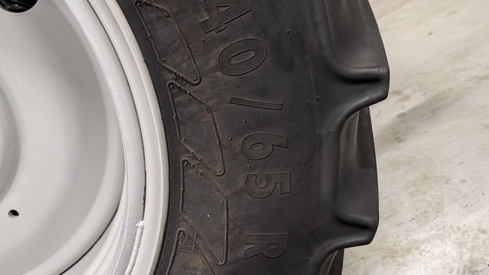 Traktor des Typs Massey Ferguson 5712S, Gebrauchtmaschine in Ølen (Bild 12)