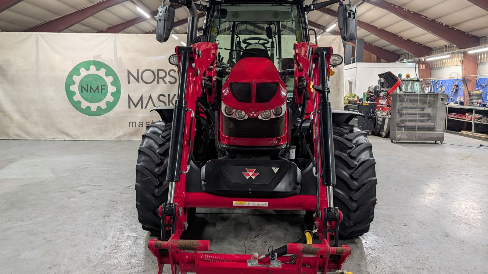 Traktor des Typs Massey Ferguson 5712S, Gebrauchtmaschine in Ølen (Bild 9)