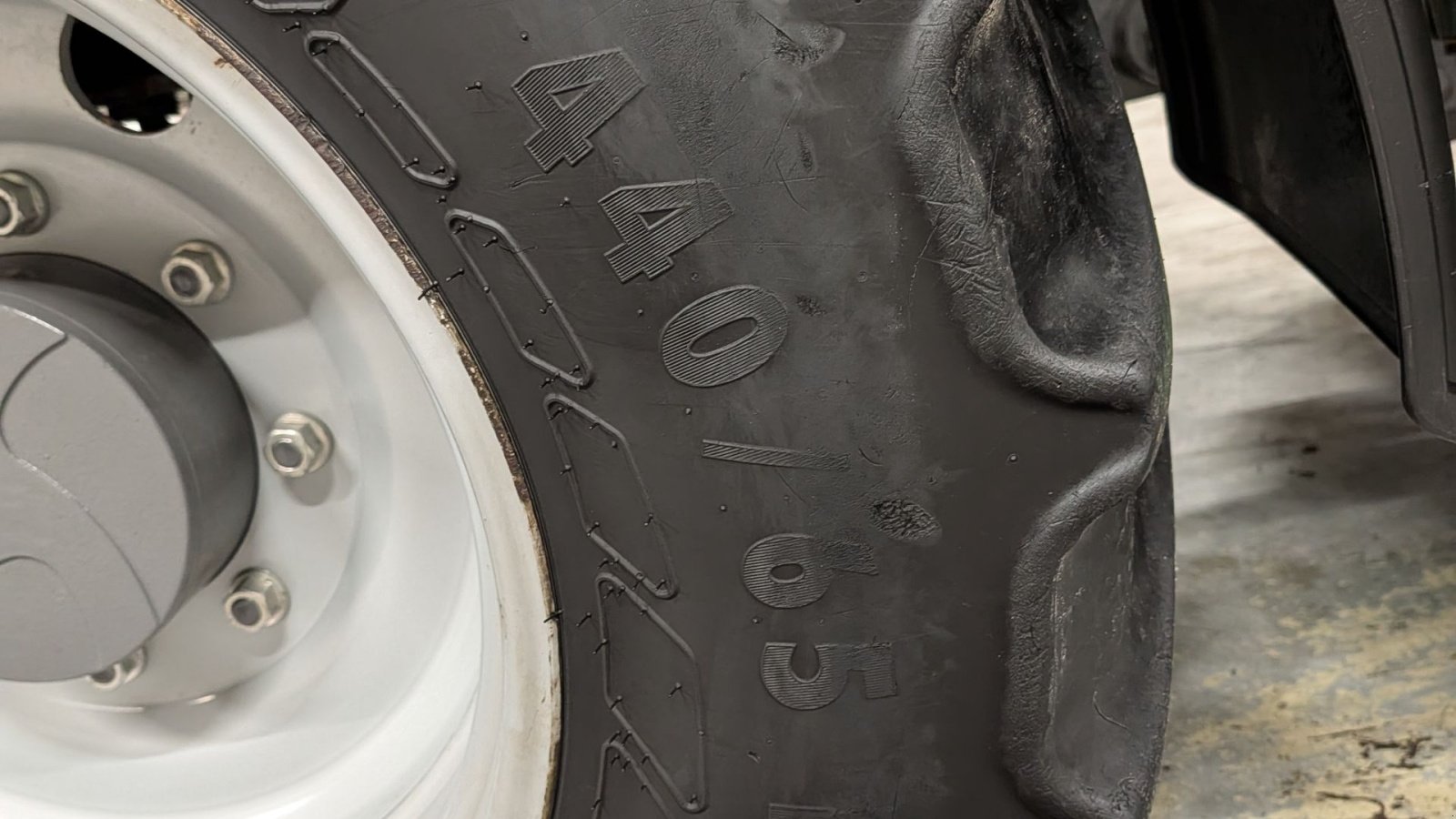 Traktor des Typs Massey Ferguson 5712S, Gebrauchtmaschine in Ølen (Bild 11)