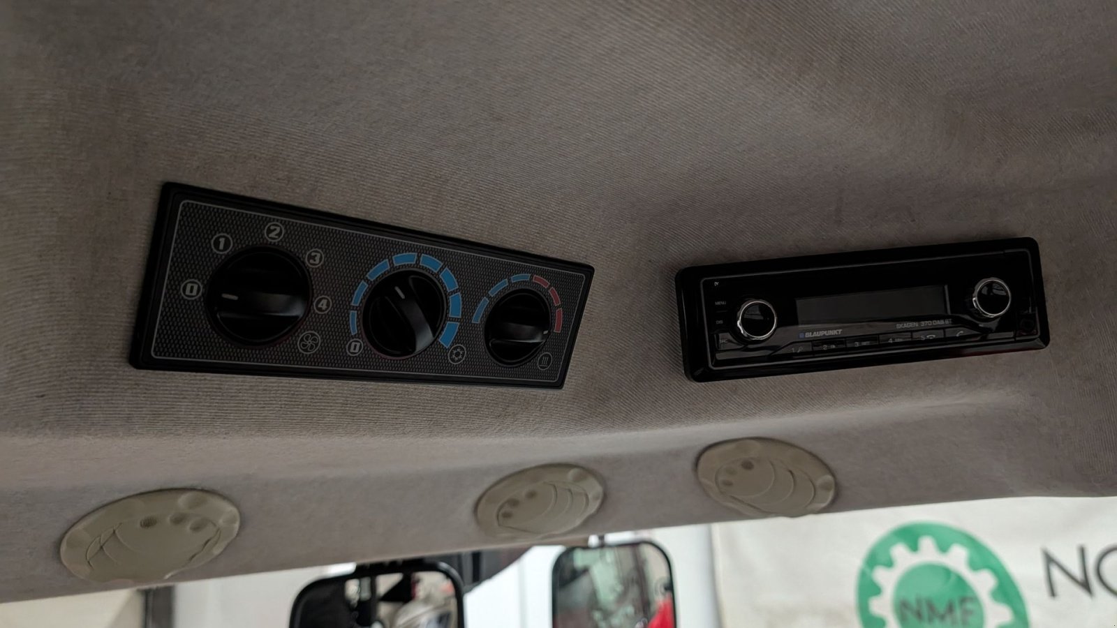 Traktor des Typs Massey Ferguson 5712S, Gebrauchtmaschine in Ølen (Bild 16)