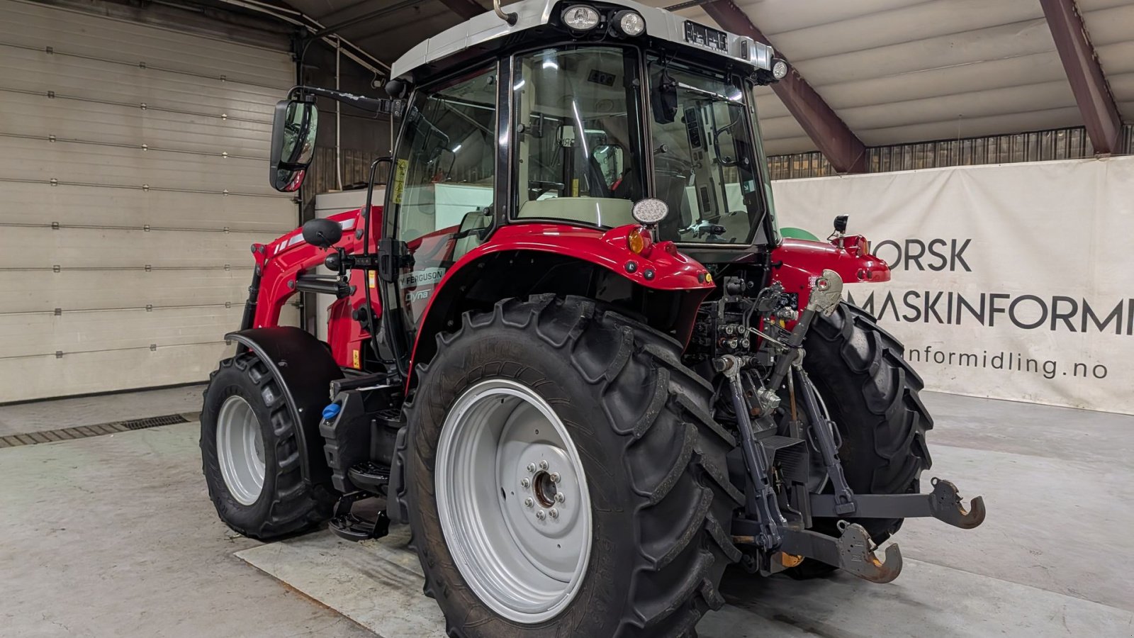Traktor des Typs Massey Ferguson 5712S, Gebrauchtmaschine in Ølen (Bild 3)