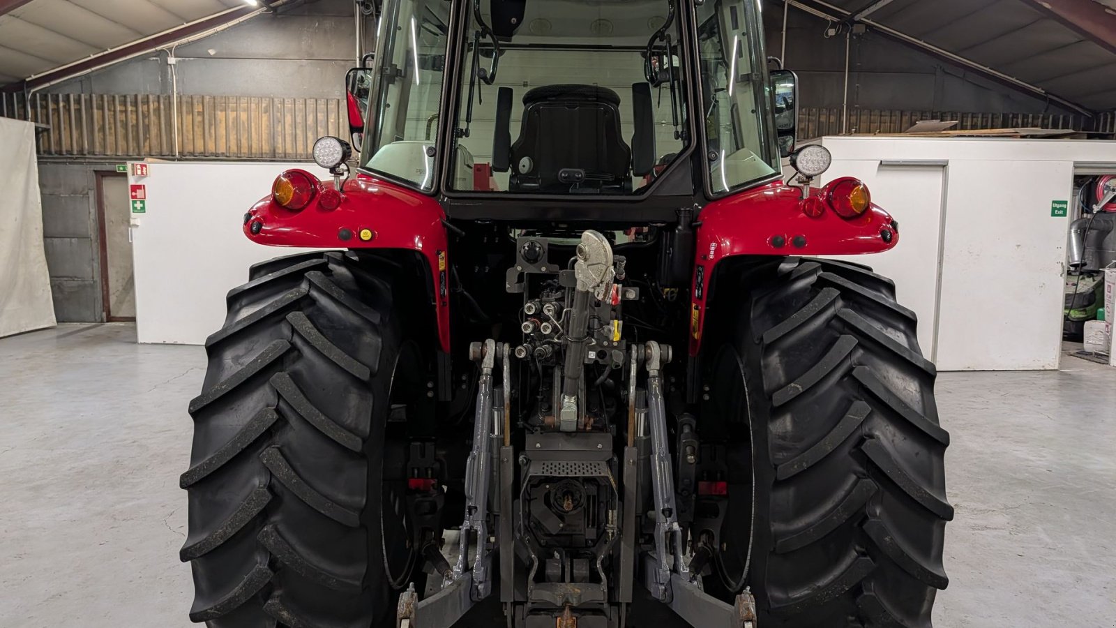 Traktor des Typs Massey Ferguson 5712S, Gebrauchtmaschine in Ølen (Bild 4)