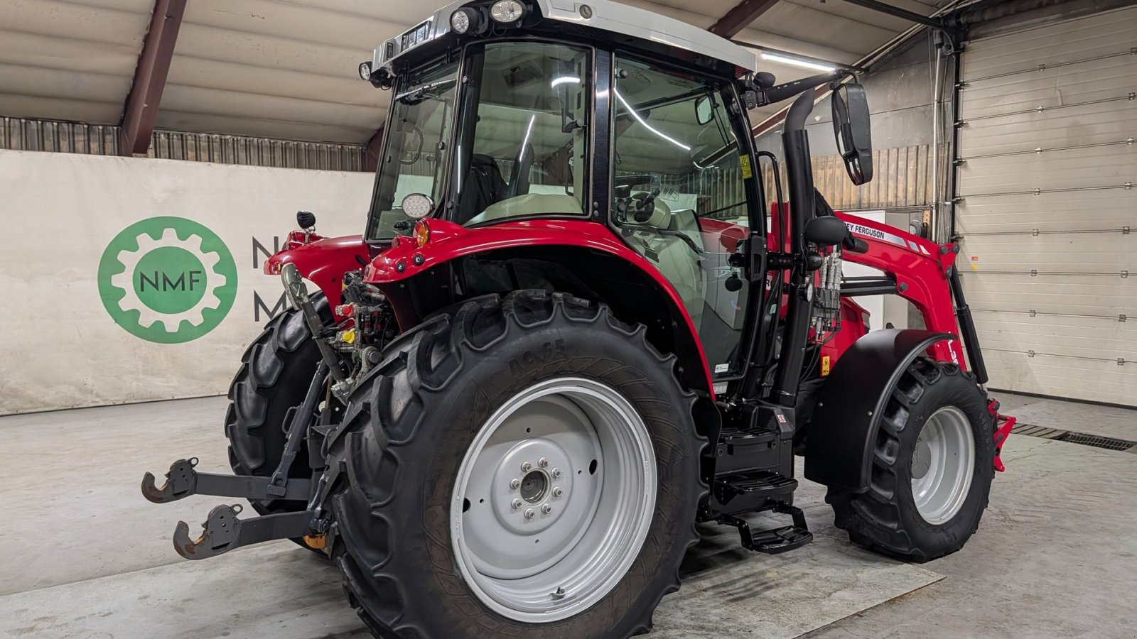 Traktor des Typs Massey Ferguson 5712S, Gebrauchtmaschine in Ølen (Bild 5)