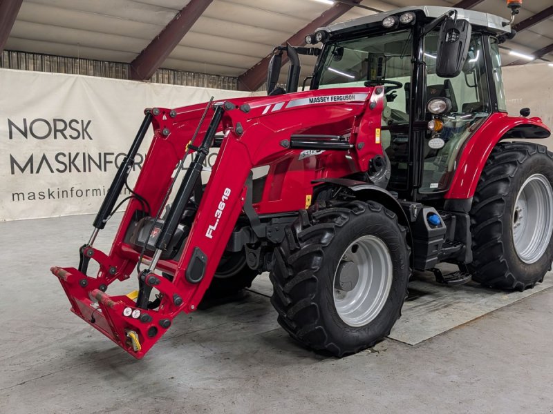 Traktor des Typs Massey Ferguson 5712S, Gebrauchtmaschine in Ølen