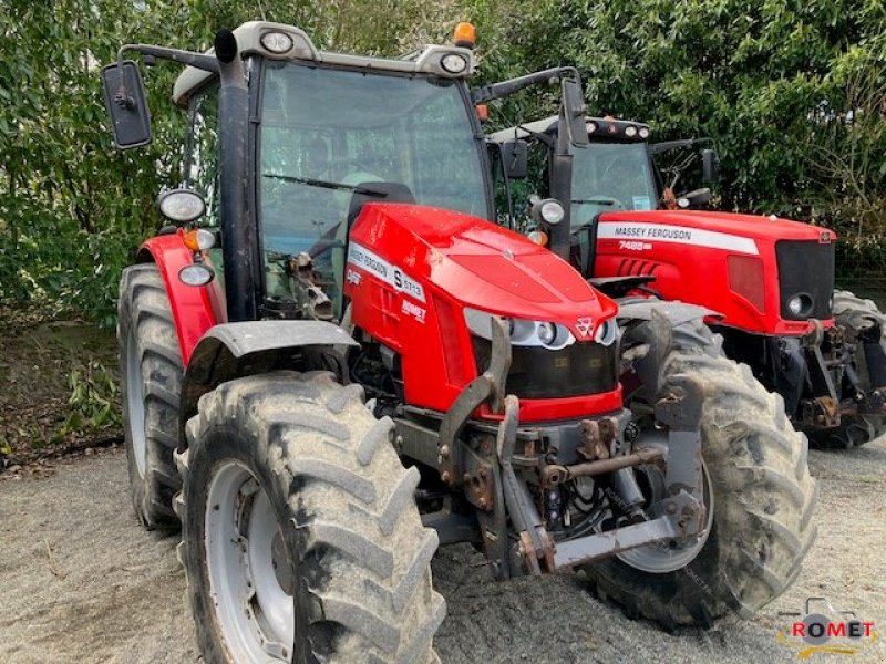 Traktor of the type Massey Ferguson 5713 S D4 EF MR, Gebrauchtmaschine in Gennes sur glaize (Picture 2)