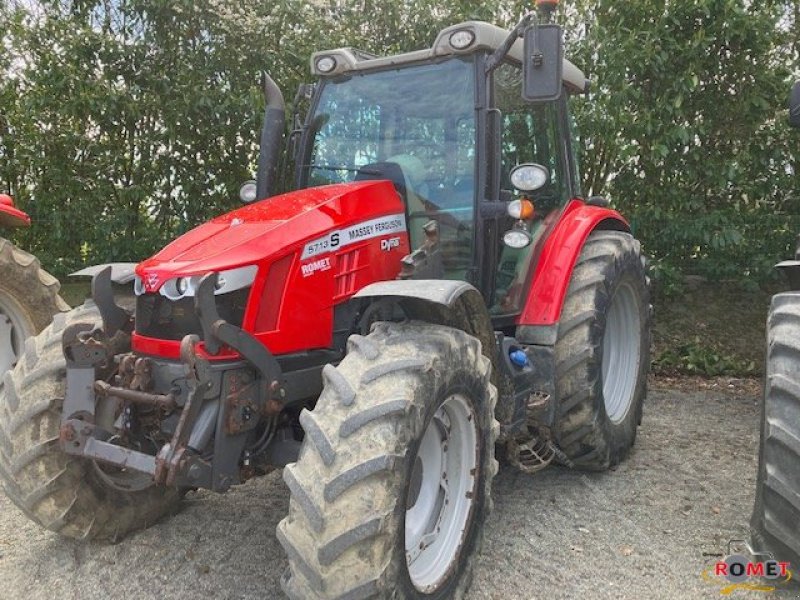 Traktor of the type Massey Ferguson 5713 S D4 EF MR, Gebrauchtmaschine in Gennes sur glaize (Picture 1)