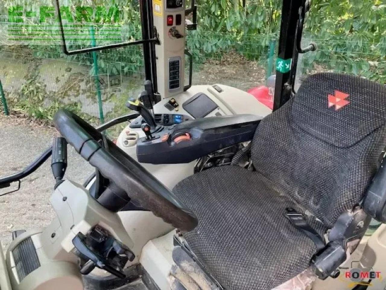 Traktor Türe ait Massey Ferguson 5713 s d4 ef mr, Gebrauchtmaschine içinde GENNES-SUR-GLAIZE (resim 4)