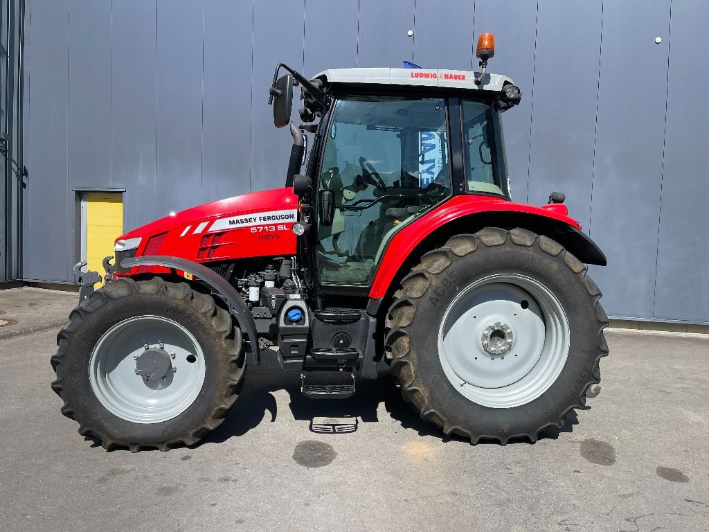 Traktor typu Massey Ferguson 5713, Gebrauchtmaschine v Noerdange (Obrázek 3)