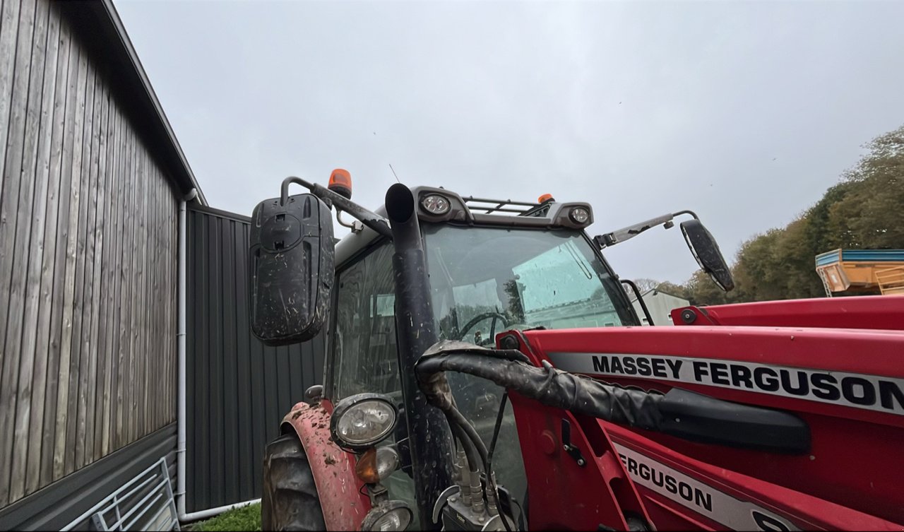 Traktor του τύπου Massey Ferguson 5713S DYNA-6 EFFICIENT, Gebrauchtmaschine σε JOSSELIN (Φωτογραφία 9)