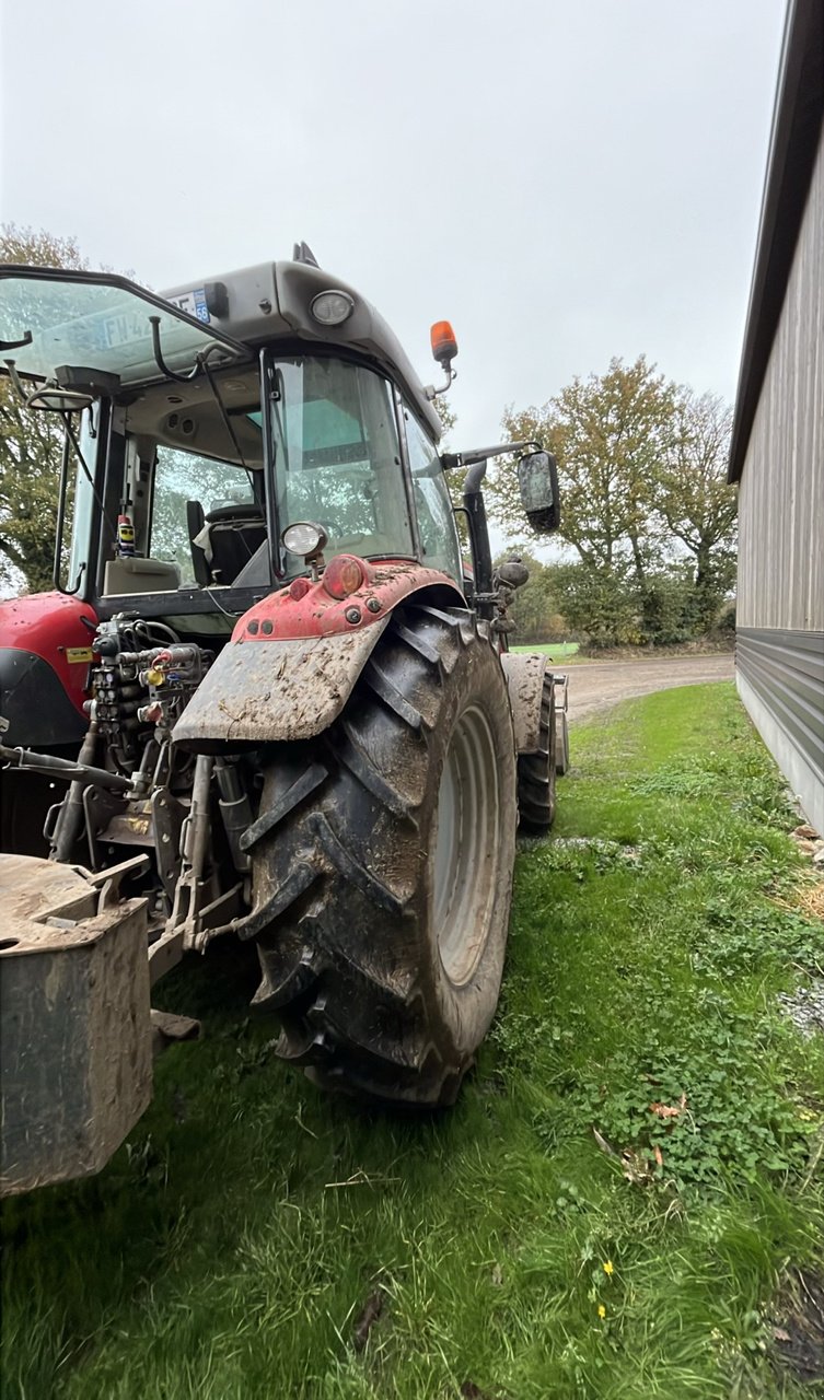 Traktor του τύπου Massey Ferguson 5713S DYNA-6 EFFICIENT, Gebrauchtmaschine σε JOSSELIN (Φωτογραφία 3)