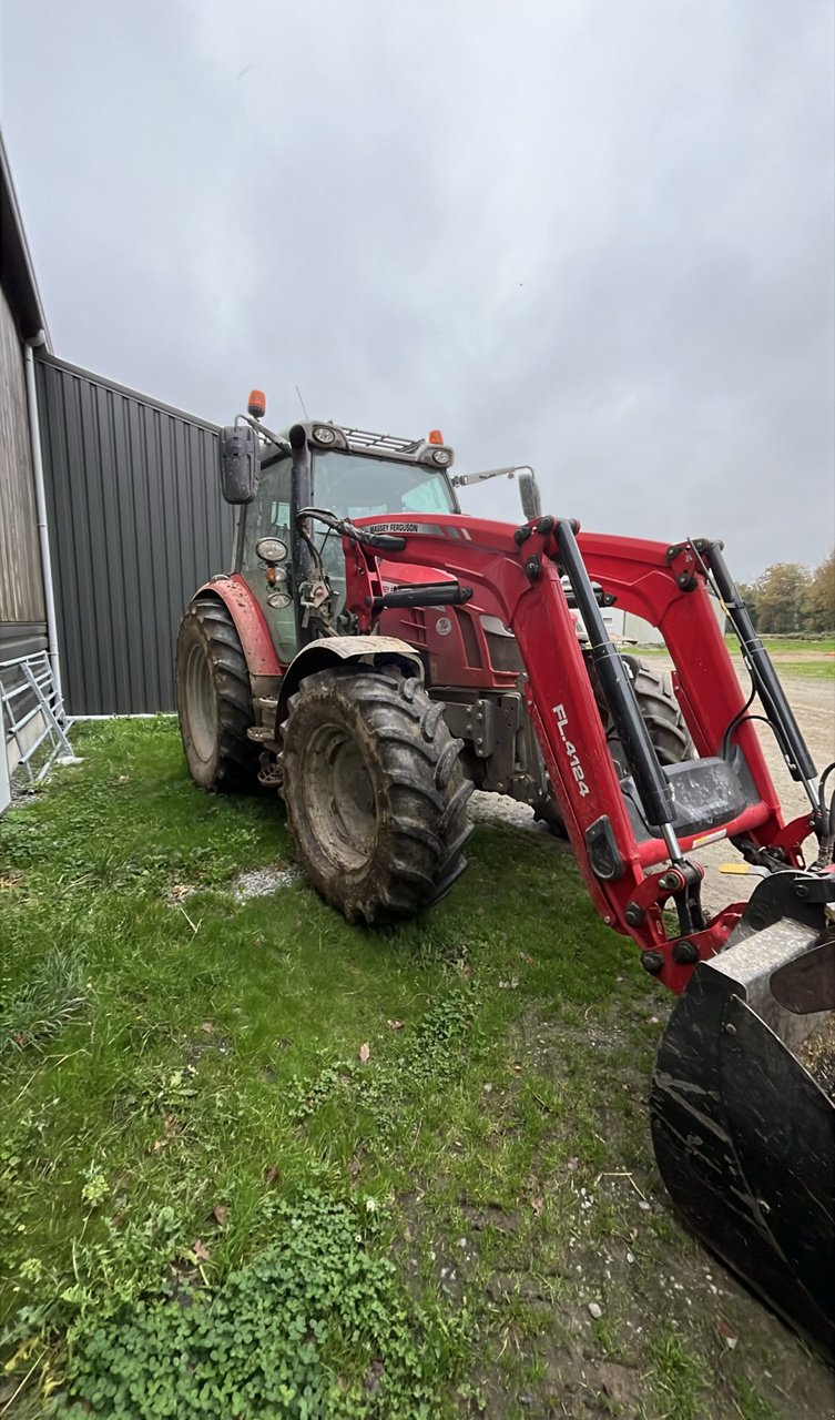 Traktor του τύπου Massey Ferguson 5713S DYNA-6 EFFICIENT, Gebrauchtmaschine σε JOSSELIN (Φωτογραφία 2)