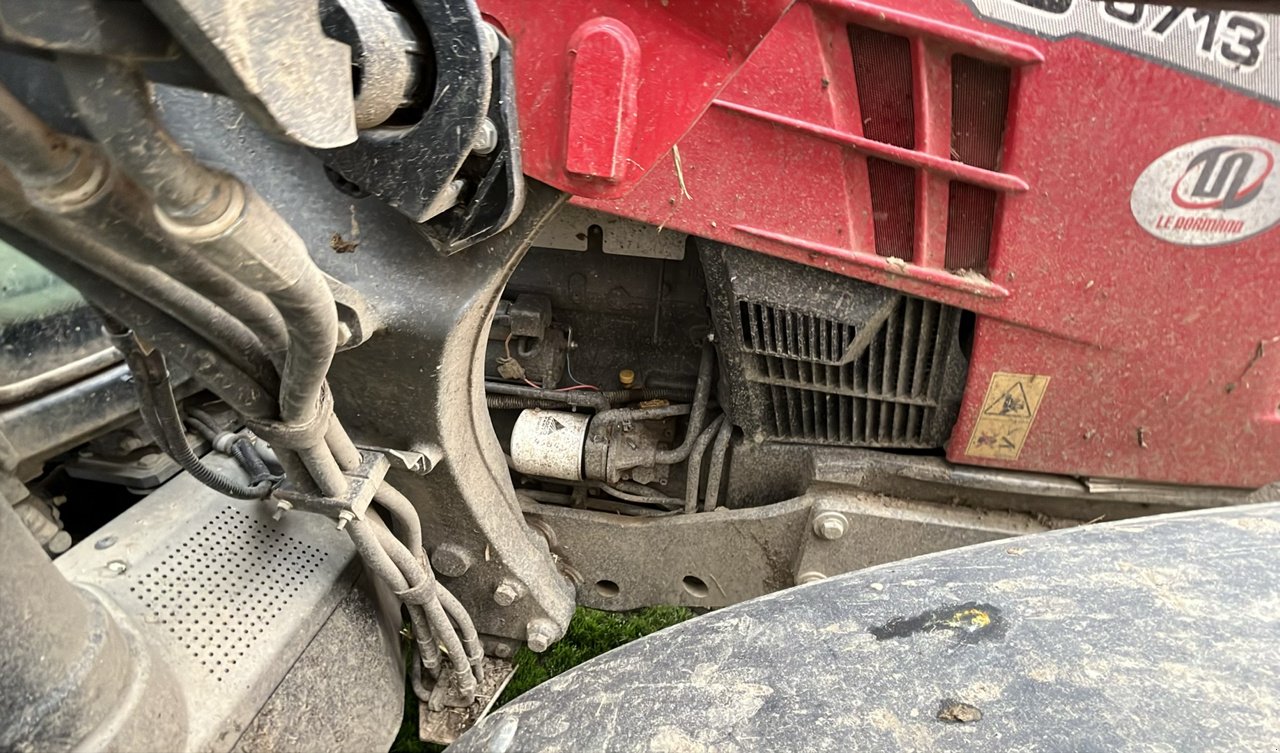 Traktor του τύπου Massey Ferguson 5713S DYNA-6 EFFICIENT, Gebrauchtmaschine σε JOSSELIN (Φωτογραφία 7)