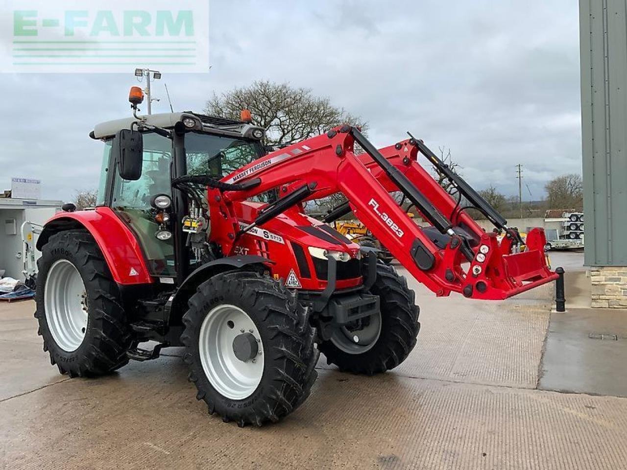 Traktor of the type Massey Ferguson 5713s next edition tractor (st25582), Gebrauchtmaschine in SHAFTESBURY (Picture 8)