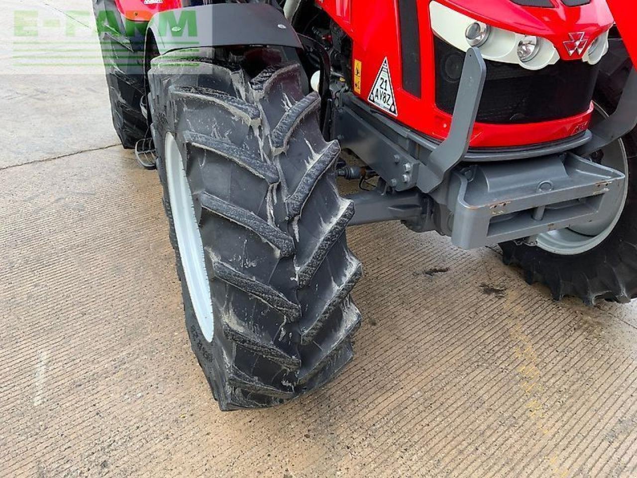 Traktor of the type Massey Ferguson 5713s next edition tractor (st25582), Gebrauchtmaschine in SHAFTESBURY (Picture 12)