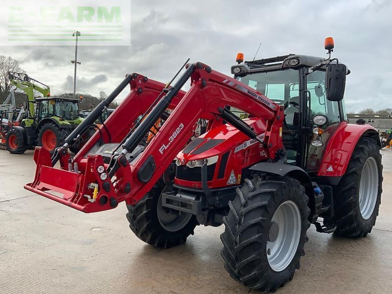 Traktor of the type Massey Ferguson 5713s next edition tractor (st25582), Gebrauchtmaschine in SHAFTESBURY (Picture 14)