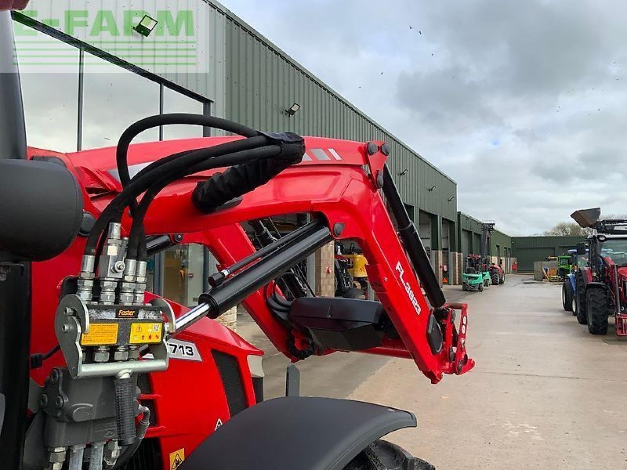 Traktor of the type Massey Ferguson 5713s next edition tractor (st25582), Gebrauchtmaschine in SHAFTESBURY (Picture 19)