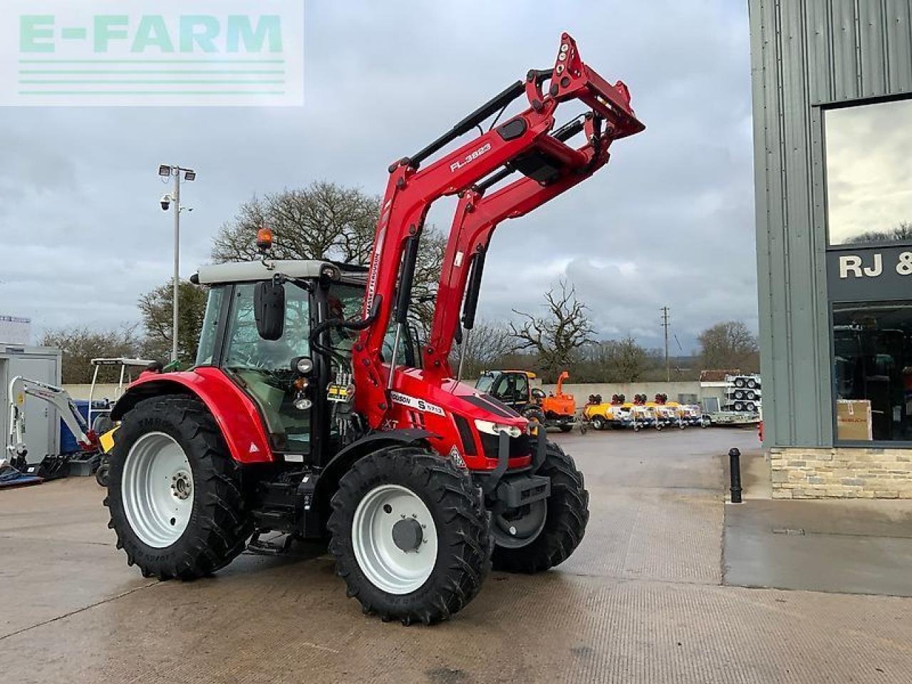 Traktor of the type Massey Ferguson 5713s next edition tractor (st25582), Gebrauchtmaschine in SHAFTESBURY (Picture 20)