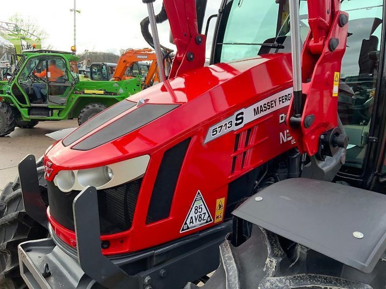 Traktor of the type Massey Ferguson 5713s next edition tractor (st25582), Gebrauchtmaschine in SHAFTESBURY (Picture 22)