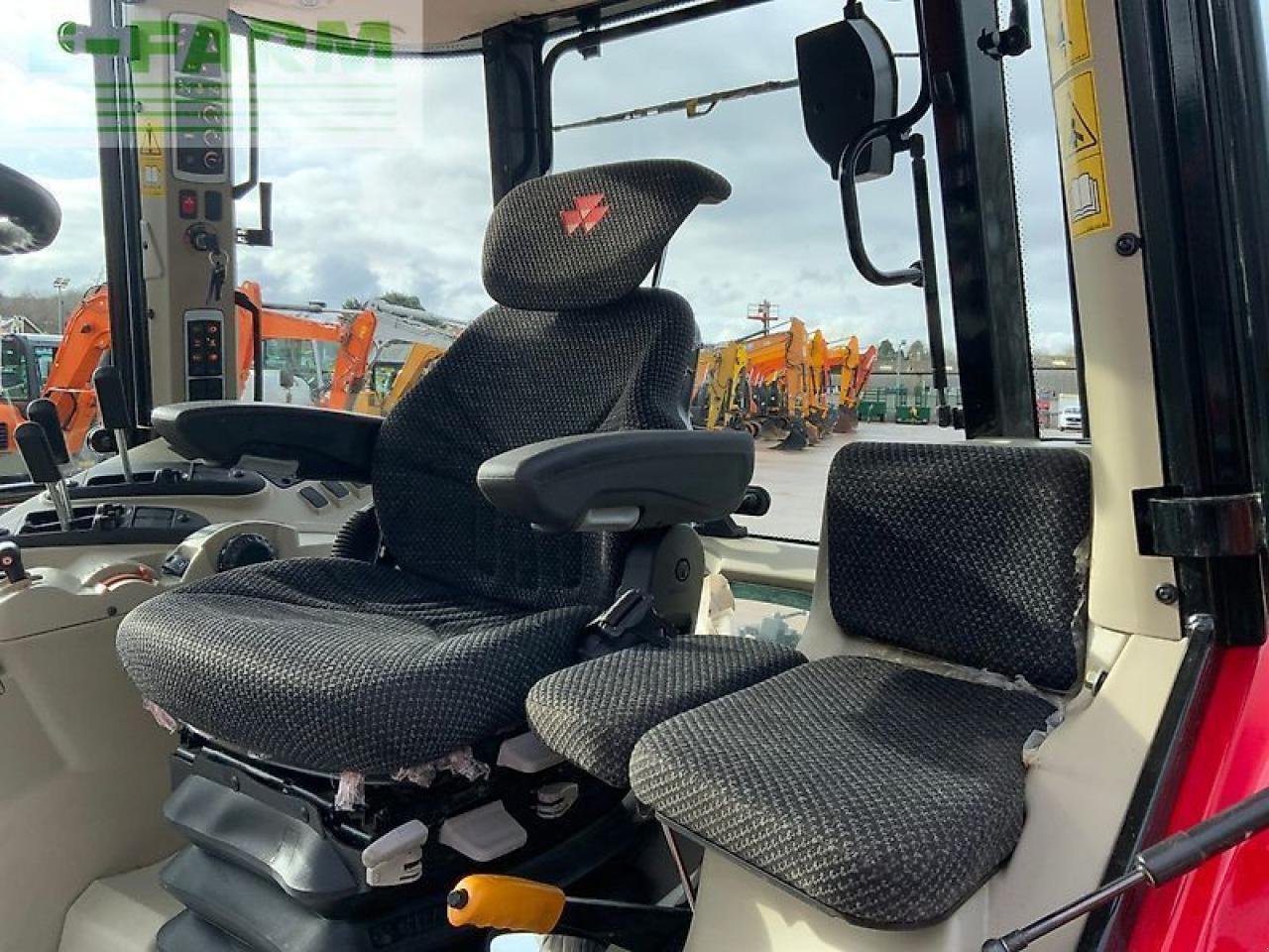 Traktor of the type Massey Ferguson 5713s next edition tractor (st25582), Gebrauchtmaschine in SHAFTESBURY (Picture 24)