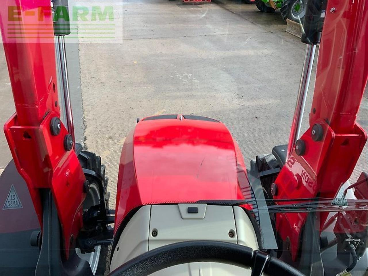Traktor of the type Massey Ferguson 5713s next edition tractor (st25582), Gebrauchtmaschine in SHAFTESBURY (Picture 27)