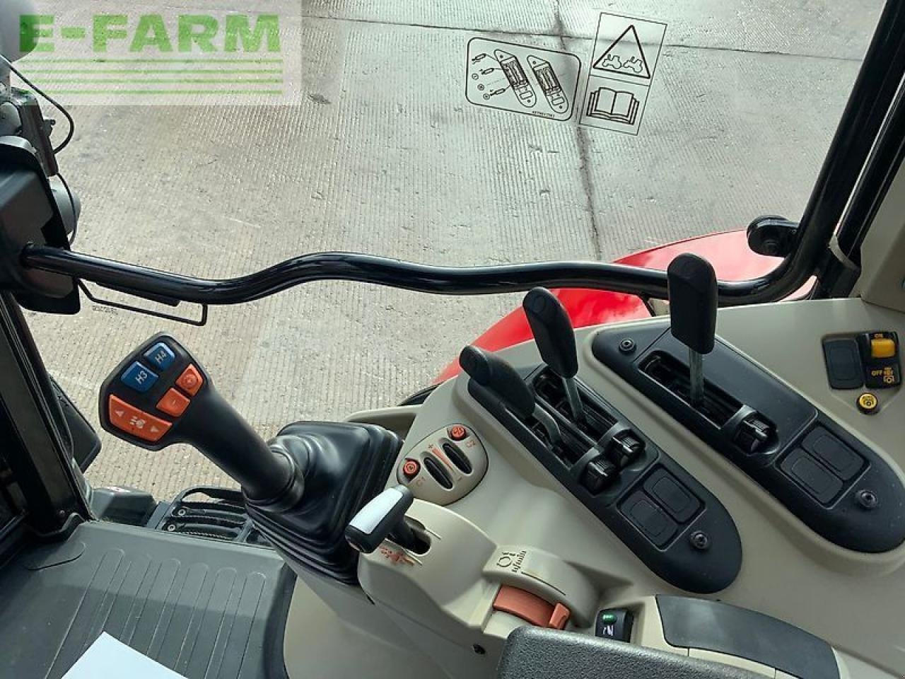 Traktor of the type Massey Ferguson 5713s next edition tractor (st25582), Gebrauchtmaschine in SHAFTESBURY (Picture 29)