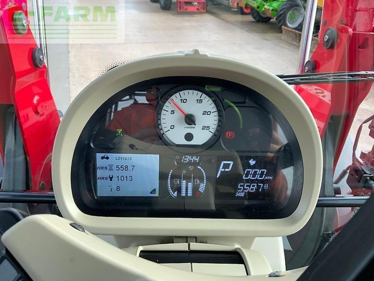 Traktor of the type Massey Ferguson 5713s next edition tractor (st25582), Gebrauchtmaschine in SHAFTESBURY (Picture 30)