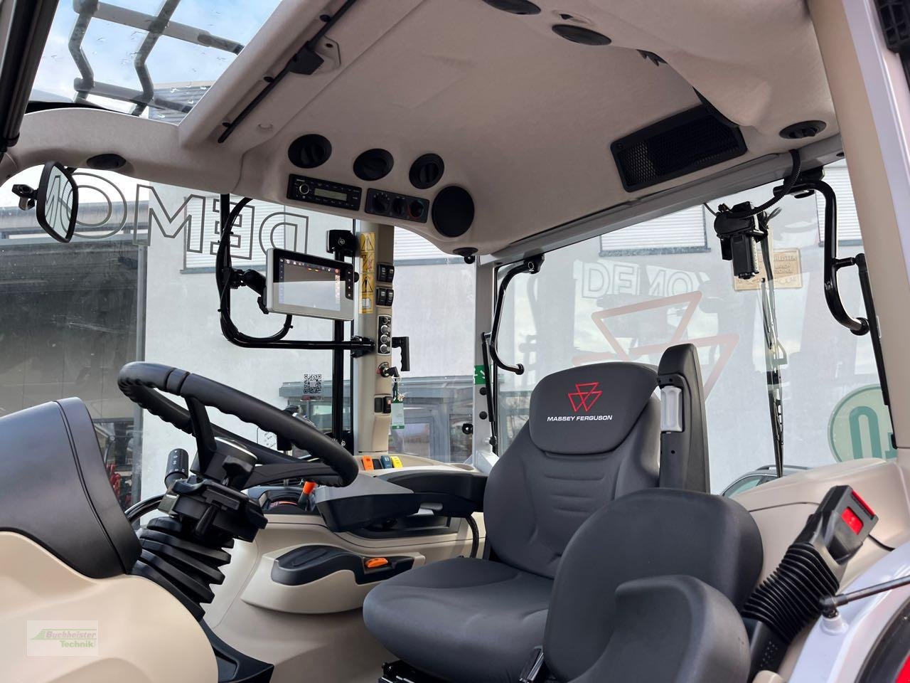 Traktor des Typs Massey Ferguson 5M.115 Dyna-4 Essential, Neumaschine in Coppenbruegge (Bild 7)