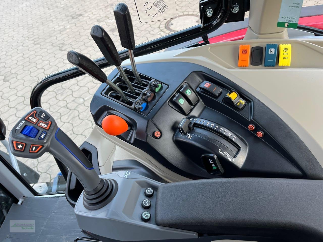 Traktor des Typs Massey Ferguson 5M.115 Dyna-4 Essential, Neumaschine in Coppenbruegge (Bild 9)