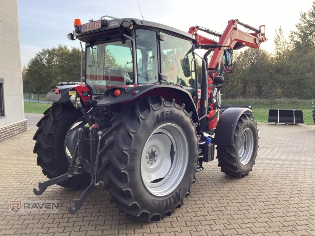 Traktor des Typs Massey Ferguson 5M.145 F Cab Dyna-4, Neumaschine in Sulingen (Bild 5)