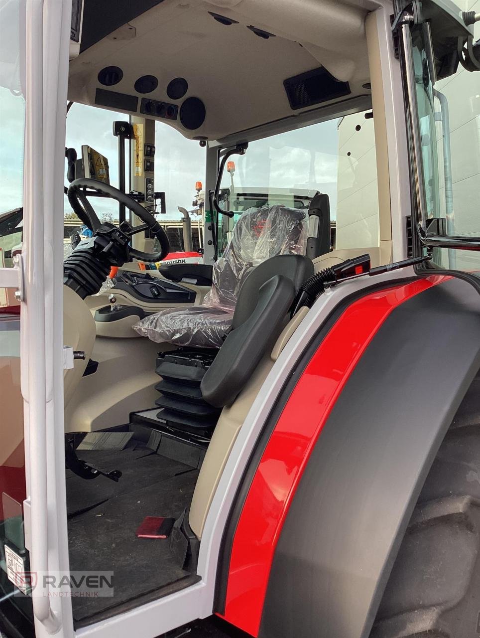 Traktor des Typs Massey Ferguson 5M.145 F Cab Dyna-4, Neumaschine in Sulingen (Bild 13)