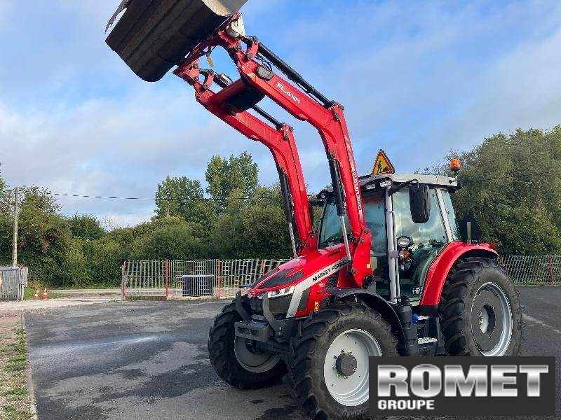Traktor des Typs Massey Ferguson 5S-105 D6 VP, Gebrauchtmaschine in Gennes sur glaize (Bild 1)