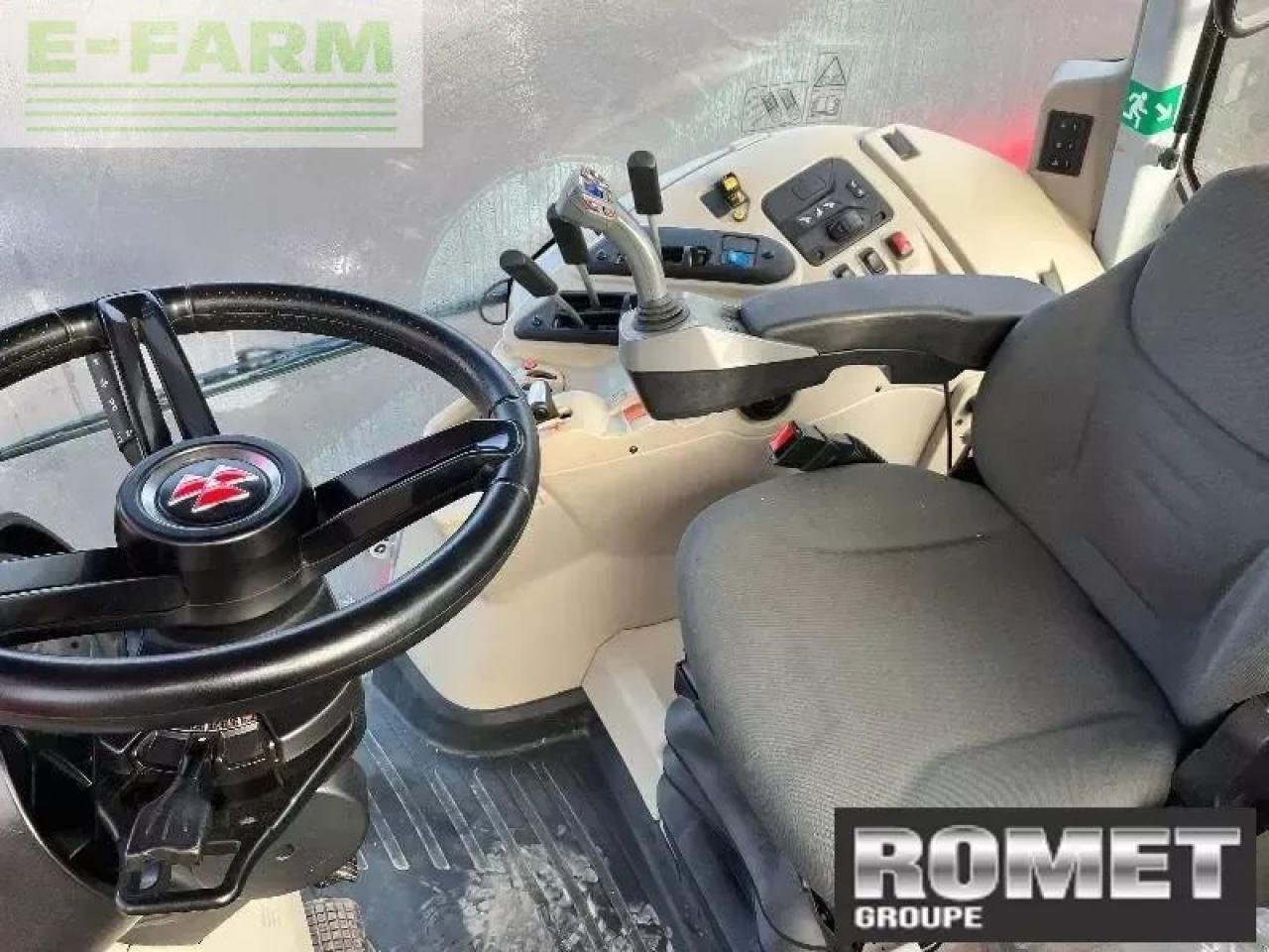 Traktor des Typs Massey Ferguson 5s-105 d6 vp, Gebrauchtmaschine in GENNES-SUR-GLAIZE (Bild 4)